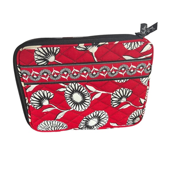 Vera Bradley kindle holder or small iPad cover. Excellent new condition with zip - Picture 2 of 5